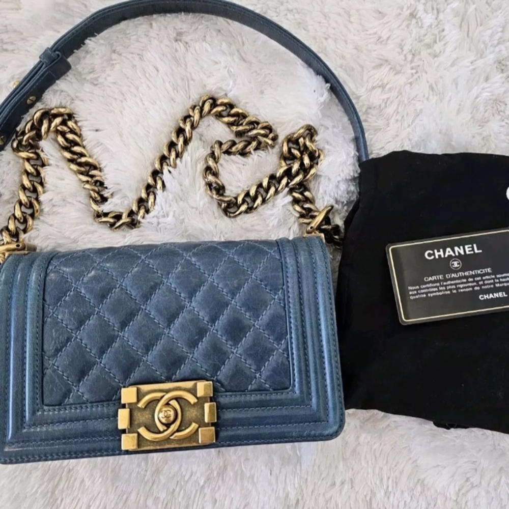 CHANEL Navy Quilted Bag with Gold Chain